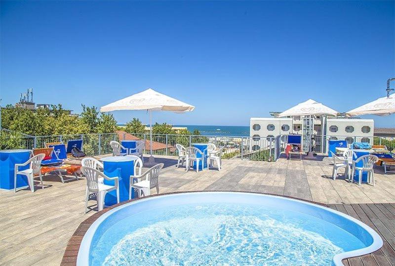 Hotel Leonardo Cesenatico Εξωτερικό φωτογραφία