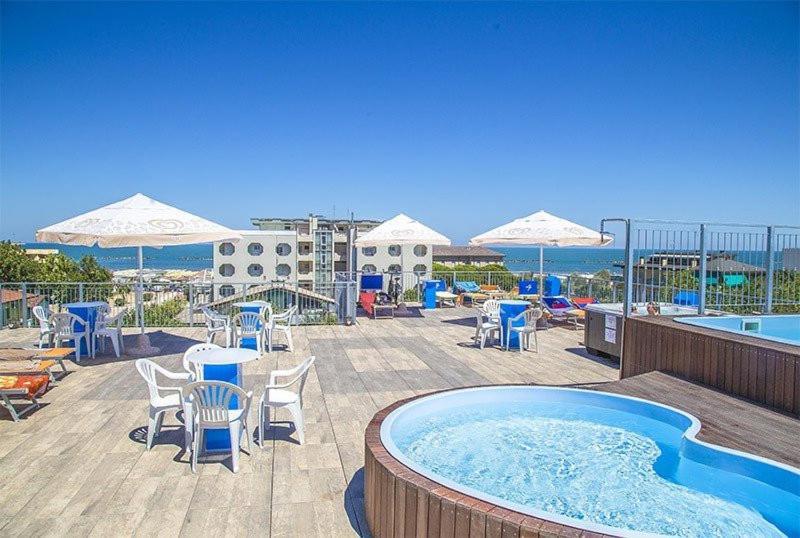 Hotel Leonardo Cesenatico Εξωτερικό φωτογραφία