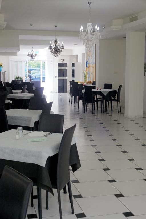 Hotel Leonardo Cesenatico Εξωτερικό φωτογραφία